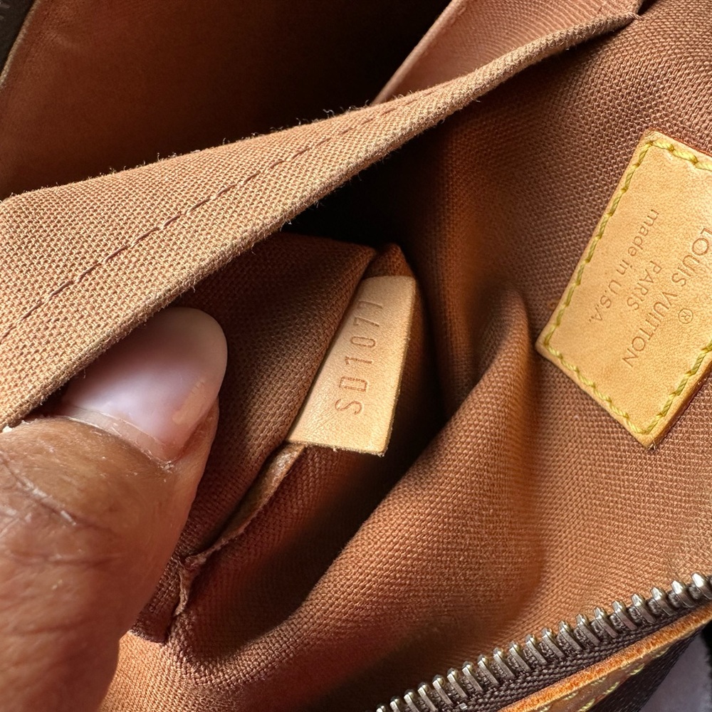 Louis Vuitton monogram bag in Excellent condition with purchase LV lock and key. - Picture 12 of 17
